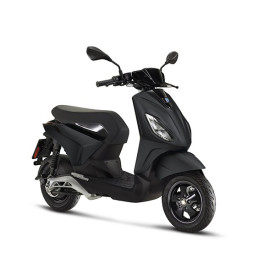 Piaggio 1 elektrische scooter. zwart